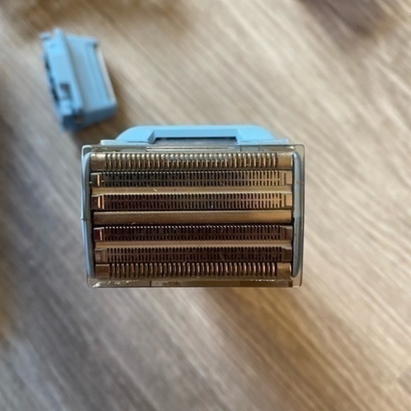 Vintage retro 1970’s deluxe electric razor kit. Excellent combo. Hardly used. - Picture 4 of 5